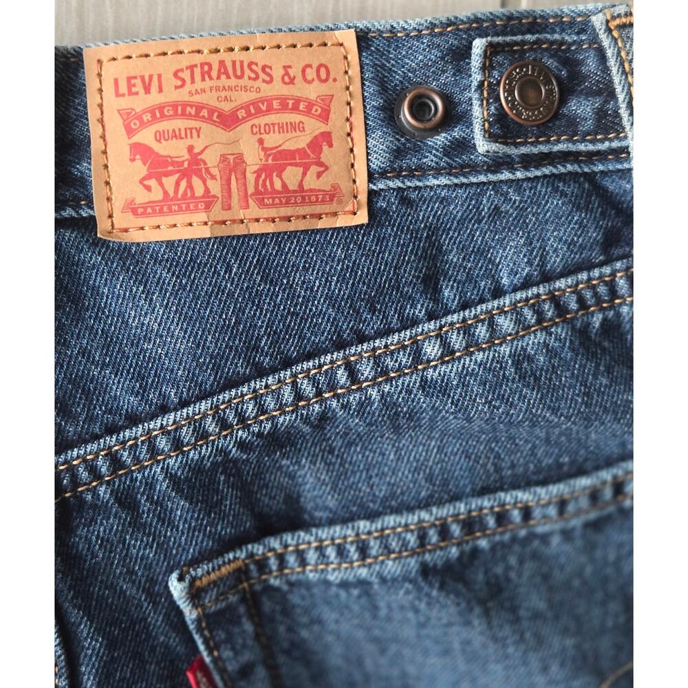 Levi's Cinch Barrel Jeans High Rise Color: Dark Wash Size: 25 x 31 (Size 2/ XS) - Picture 6 of 9